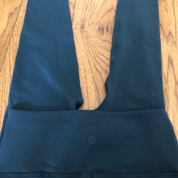 Lululemon Reveal Cropped Legging - Picture 9 of 9